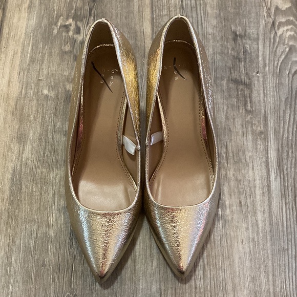 A New Day Gold Metallic Heels - Picture 3 of 7